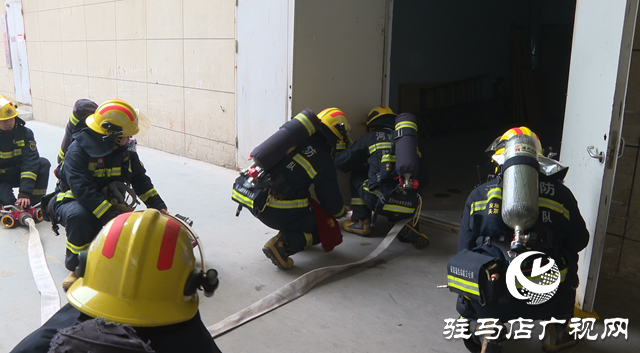 汝南縣消防救援大隊(duì)開展大型商業(yè)綜合體實(shí)戰(zhàn)演練