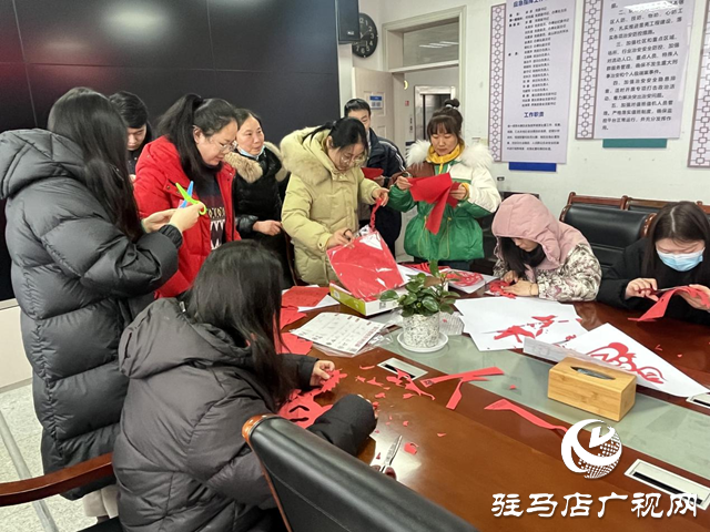 巧手剪窗花 民俗文化迎新年