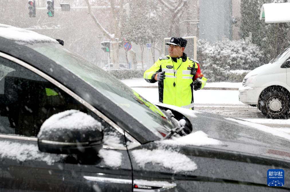 各地積極應(yīng)對(duì)低溫雨雪天氣