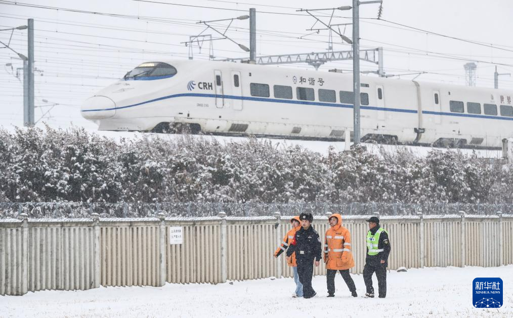 各地積極應(yīng)對(duì)低溫雨雪天氣