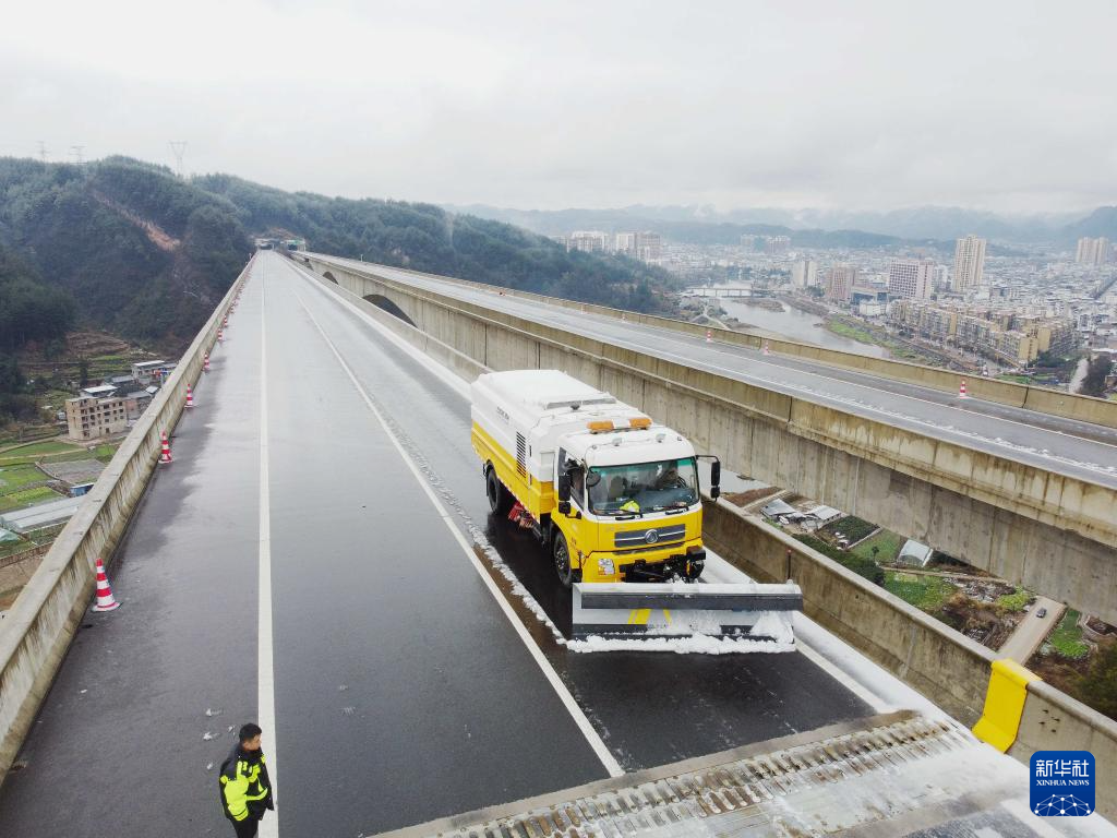 各地積極應(yīng)對(duì)低溫雨雪天氣