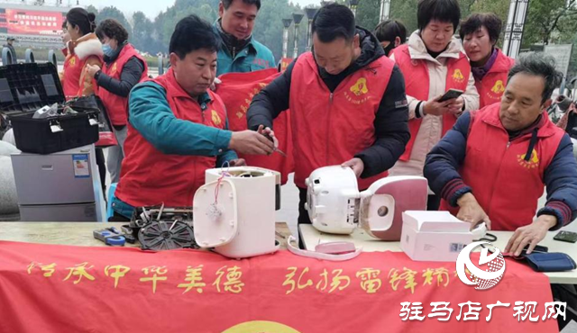 磨刀、理發(fā)、維修家電…… 駐馬店市雷鋒車隊(duì)雷鋒日學(xué)雷鋒