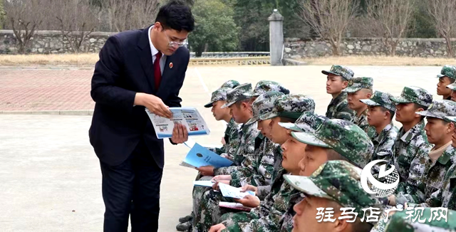 泌陽(yáng)縣人民檢察院開(kāi)展送法進(jìn)軍營(yíng)活動(dòng)?