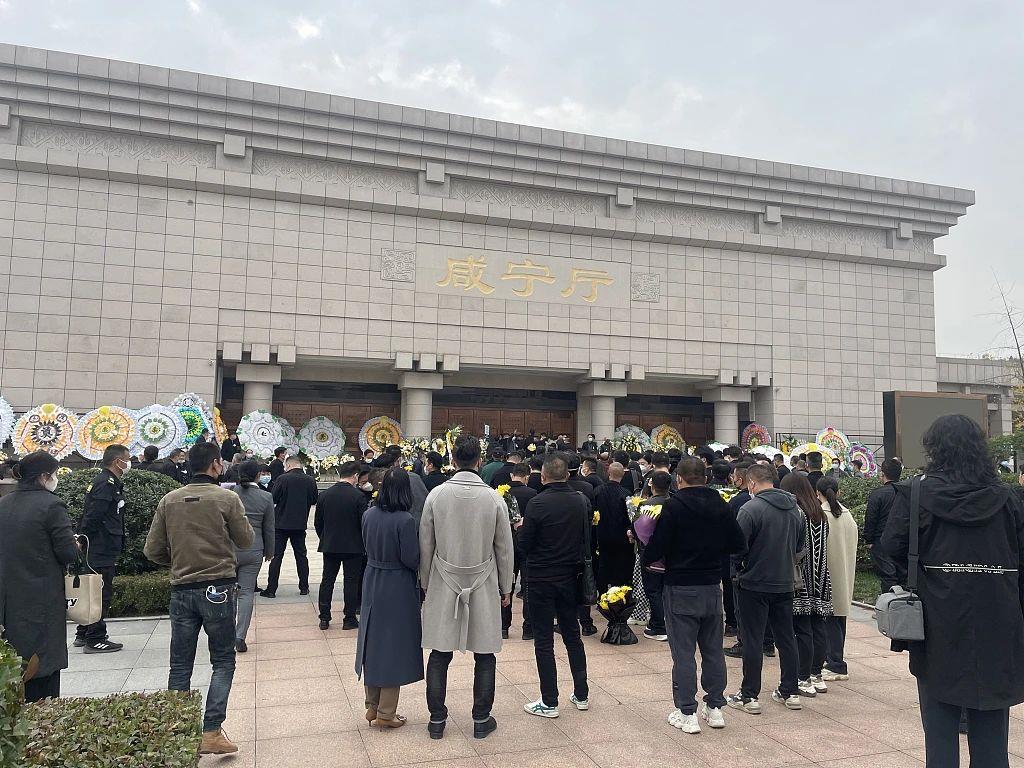 殯儀館花卉重復(fù)使用且收費(fèi)高于市場(chǎng)價(jià)3倍 涉嫌消費(fèi)欺詐嗎？