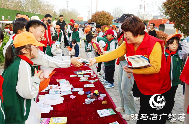 西平縣實(shí)驗(yàn)小學(xué)愛(ài)心義賣活動(dòng)圓滿落幕