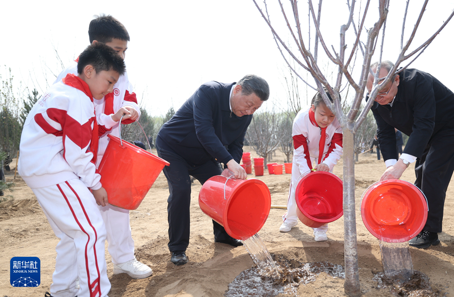 習(xí)近平在參加首都義務(wù)植樹(shù)活動(dòng)時(shí)強(qiáng)調(diào) 全民植樹(shù)增綠 共建美麗中國(guó)