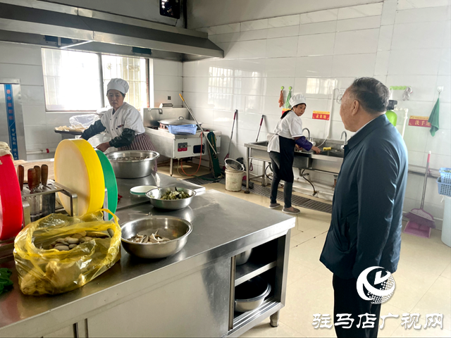 中國殘聯(lián)副主席張銀良深入驛城區(qū)胡廟鄉(xiāng)、蟻蜂鎮(zhèn)重度殘疾人集中托養(yǎng)中心看望殘疾人并檢查指導(dǎo)安全管理工作