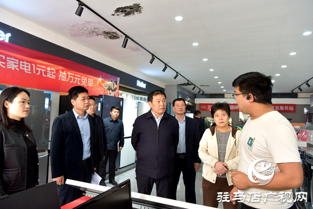 平輿縣委書記劉飛就推進社區(qū)共同富裕加工園建設進行現(xiàn)場辦公