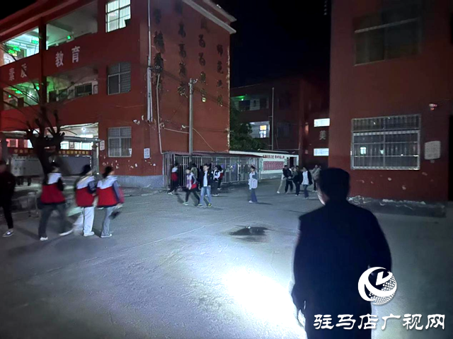 確山縣公安局：站好“護(hù)學(xué)崗”，守好“成長路”