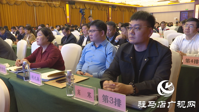 ?？?biāo)、徐衛(wèi)林院士在“會市合作”大會上發(fā)表主旨報告