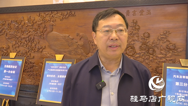 常俊標(biāo)、徐衛(wèi)林院士在“會市合作”大會上發(fā)表主旨報告