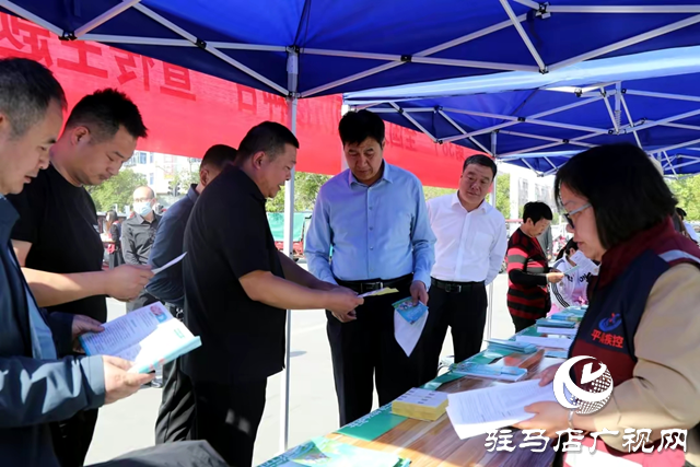 平輿縣舉辦第38個“全國兒童預(yù)防接種日”宣傳活動