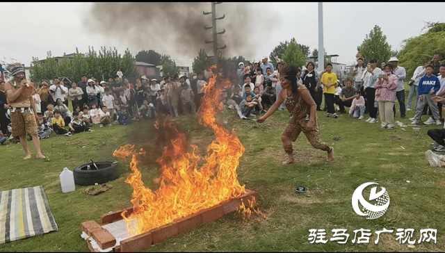 平輿藍(lán)天芝麻小鎮(zhèn)：美人魚真人秀 野人部落演藝讓游客嗨歡天