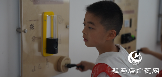 駐馬店市廣播電視臺小記者走進(jìn)市科技館