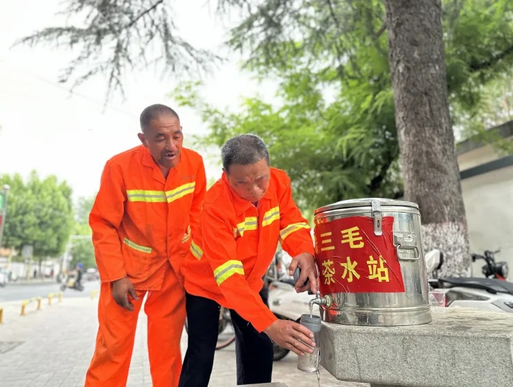 環(huán)衛(wèi)工陸三毛，你在駐馬店火了！