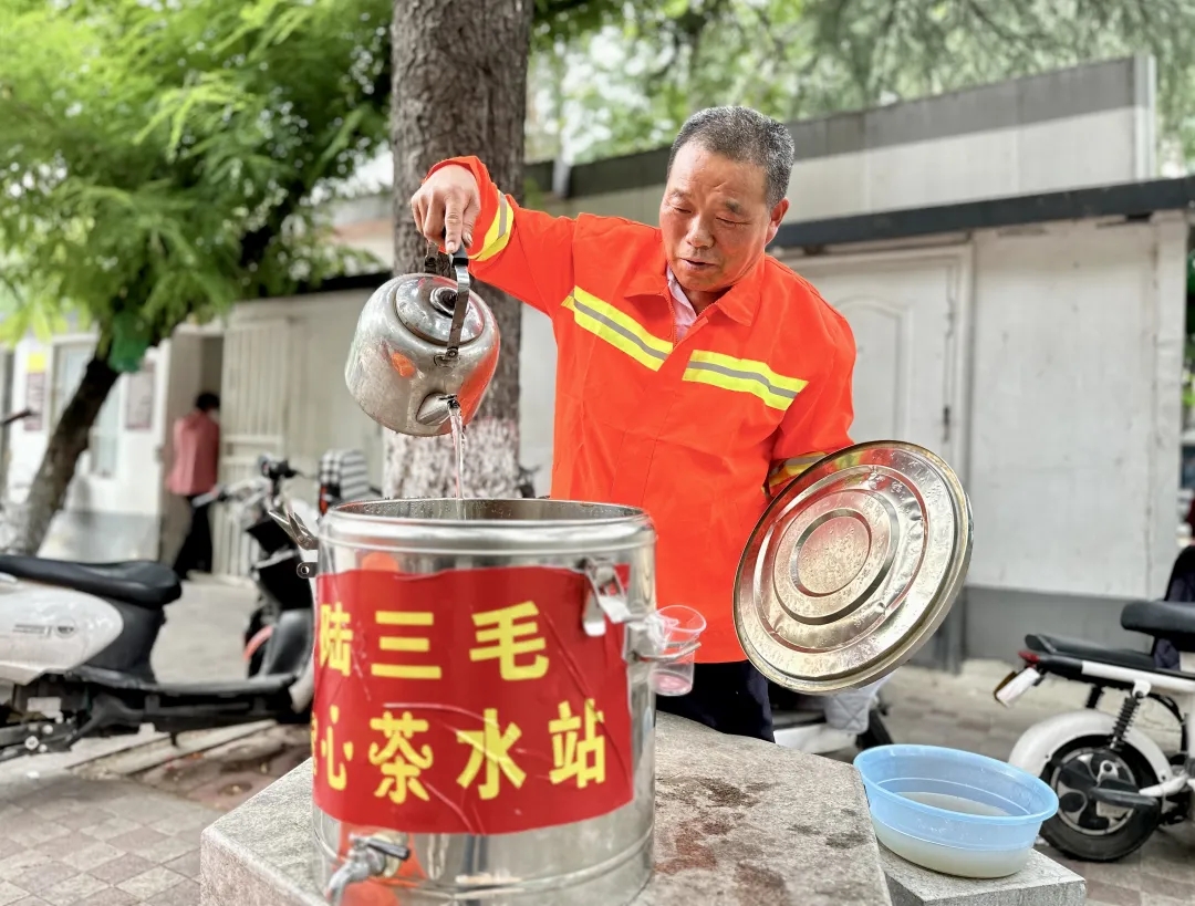 環(huán)衛(wèi)工陸三毛，你在駐馬店火了！