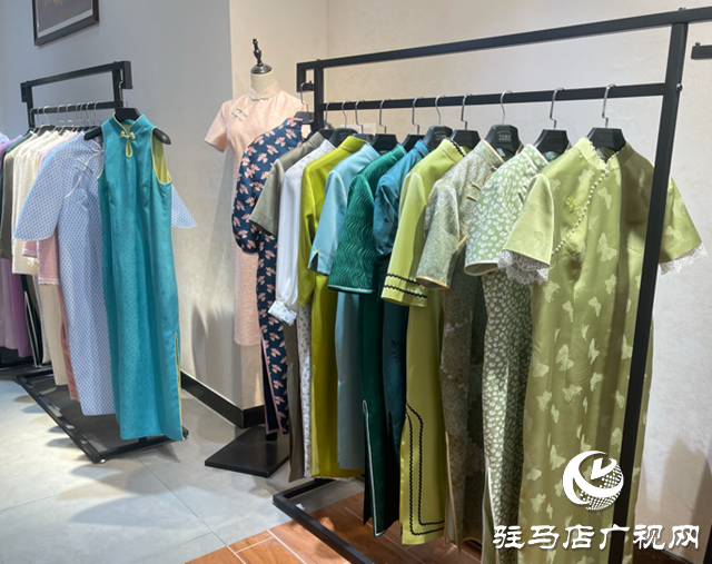 高考前夕 定制旗袍受熱捧 家長：愿孩子&ldquo;旗&rdquo;開得勝