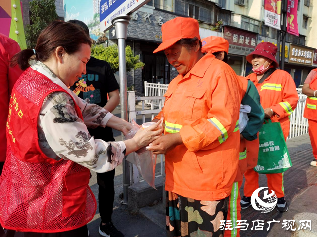驛城區(qū)西園街道辦事處文化路社區(qū)開展&ldquo;濃情粽意&rdquo;送安康活動