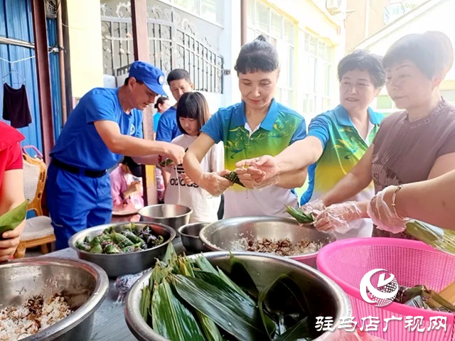 遂平縣見義勇為志愿者服務(wù)隊(duì)：愛(ài)心慰問(wèn)敬老院濃濃情誼暖人心
