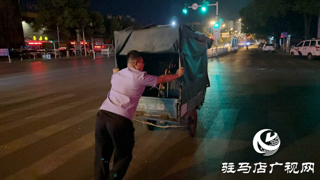 暖心！殘疾男子夜晚遇困 民警熱心助其回家