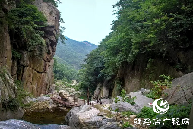 泌陽縣峻險(xiǎn)秀美&ldquo;九龍瀑&rdquo; 大自然的鬼斧神工