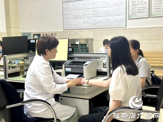 暑期心理健康門診迎“小高峰”，醫(yī)生建議父母要學(xué)會傾聽共情