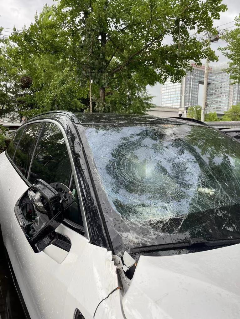 大風(fēng)、強(qiáng)降雨等惡劣天氣中，人傷車損誰(shuí)來(lái)&ldquo;擔(dān)責(zé)&rdquo;？