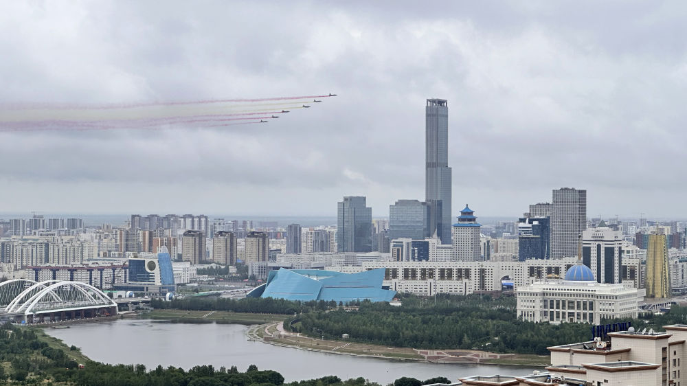 托卡耶夫為習(xí)近平主席舉行隆重歡迎儀式