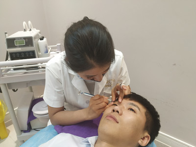 “說好300元紋眉，進(jìn)店花了6988”