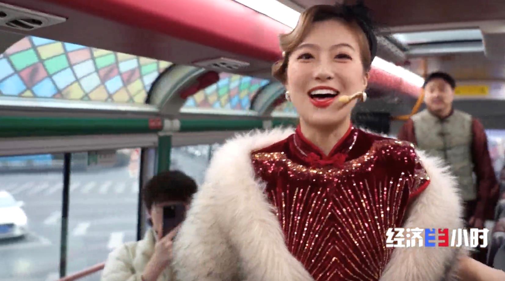 火鍋巴士、沉浸式戲劇主題公園……暑期消費(fèi)場(chǎng)景上新