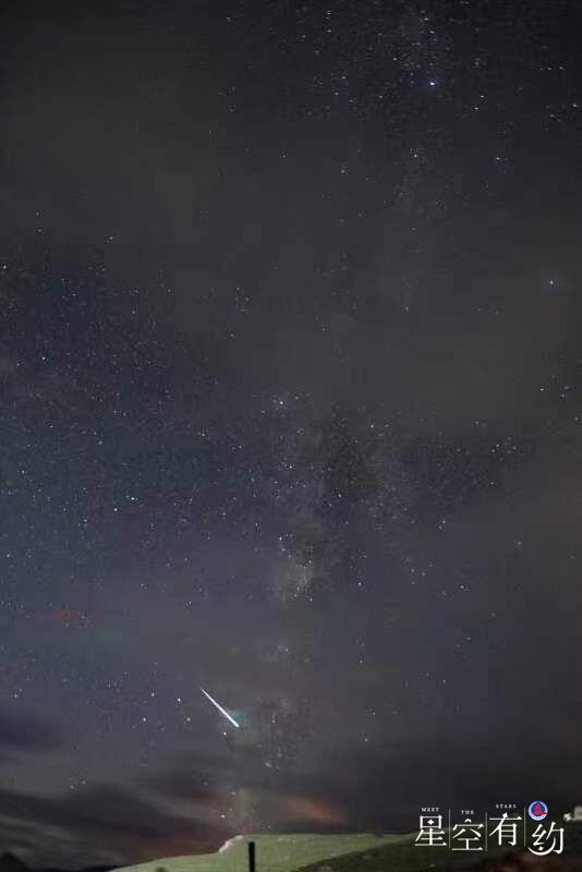 美翻了！當(dāng)極光“邂逅”流星雨