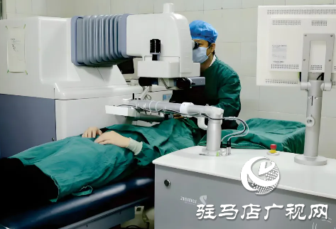 暑期迎來(lái)“摘鏡熱” 專家提醒不可盲目跟風(fēng)