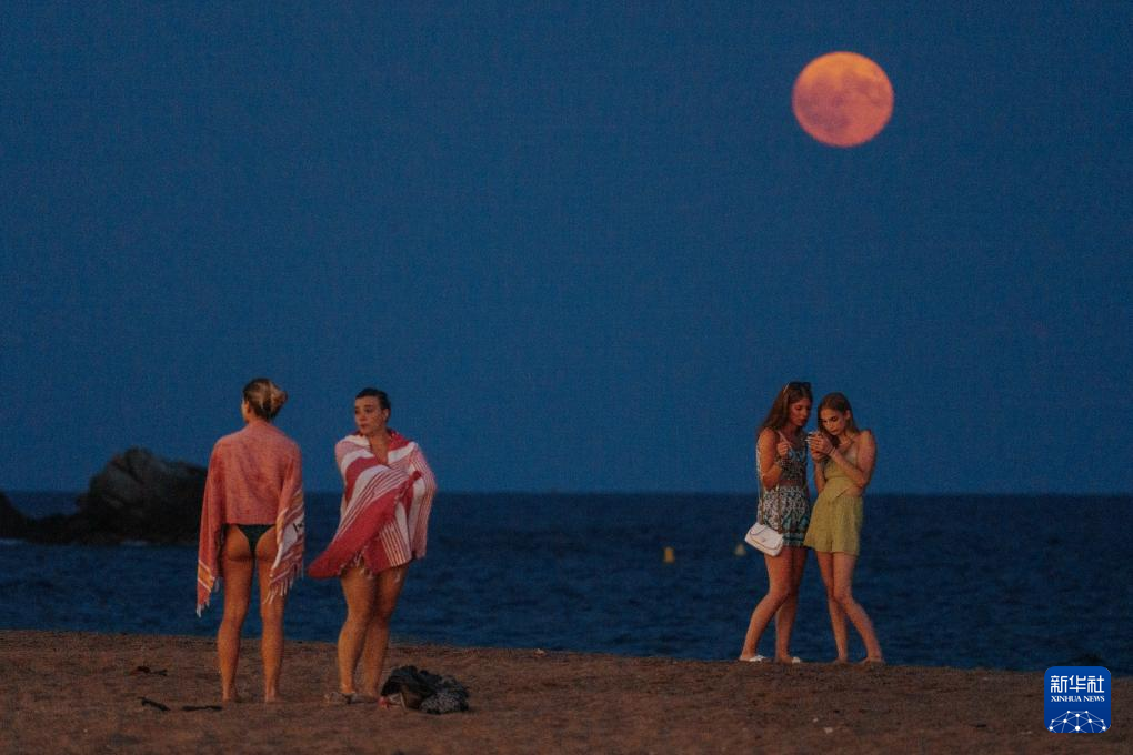 &ldquo;超級月亮&rdquo;現(xiàn)身夜空