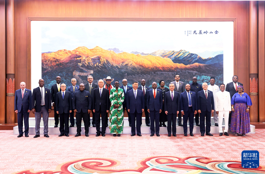 習近平會見出席全國人大加入各國議會聯(lián)盟40周年紀念活動暨發(fā)展中國家議員研討班外方議會領導人