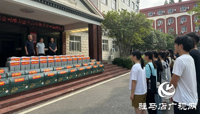 西平縣：杰出校友情系母?？犊栀浿鷥?yōu)秀學(xué)子圓夢