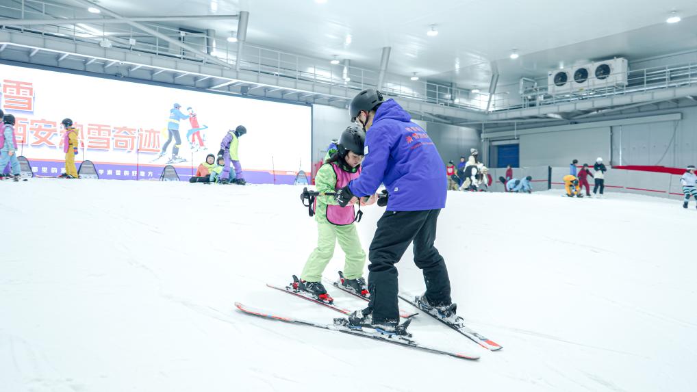 多地現(xiàn)冰雪消費“反季熱”，“冷經(jīng)濟”如何釋放“熱效應(yīng)”？