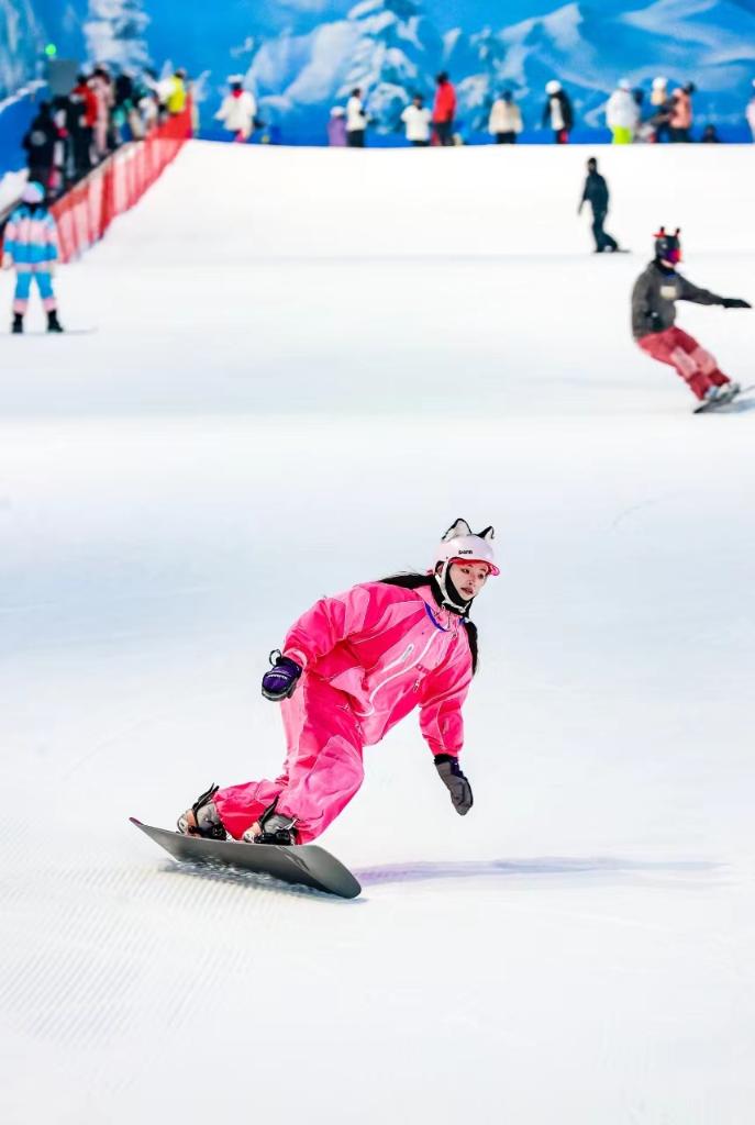 多地現(xiàn)冰雪消費“反季熱”，“冷經(jīng)濟”如何釋放“熱效應(yīng)”？