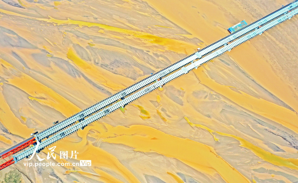 河南焦作：沁伊高速黃河特大橋建設(shè)有序推進