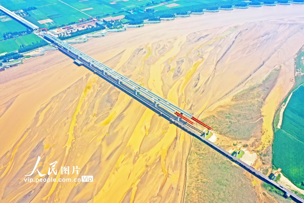 河南焦作：沁伊高速黃河特大橋建設(shè)有序推進