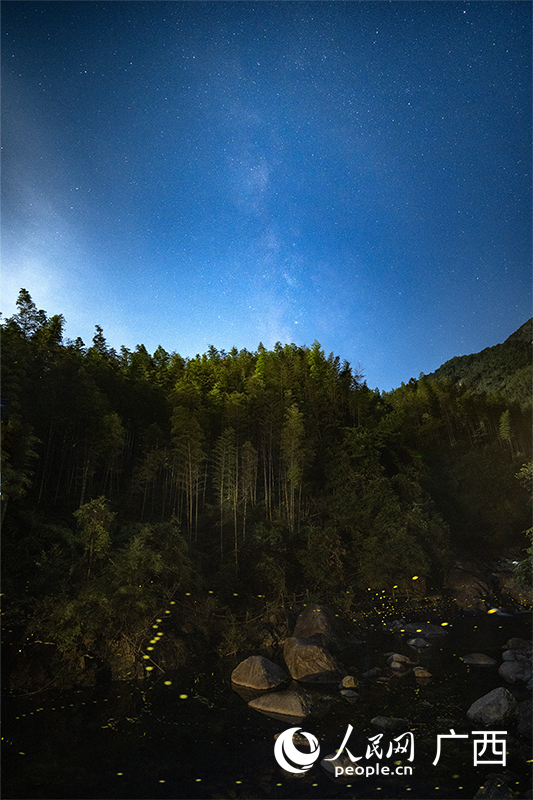 “華南之巔”的星空盛宴:“銀河之眼”掛夜空