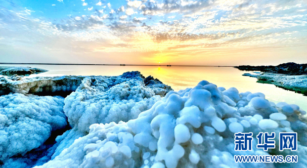 新疆若羌縣：嘆為觀止！羅布泊腹地“水上雅丹”夢(mèng)幻綺麗