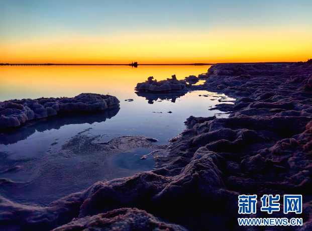 新疆若羌縣：嘆為觀止！羅布泊腹地“水上雅丹”夢(mèng)幻綺麗