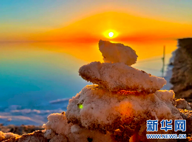 新疆若羌縣：嘆為觀止！羅布泊腹地“水上雅丹”夢(mèng)幻綺麗