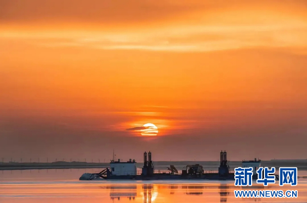 新疆若羌縣：嘆為觀止！羅布泊腹地“水上雅丹”夢(mèng)幻綺麗