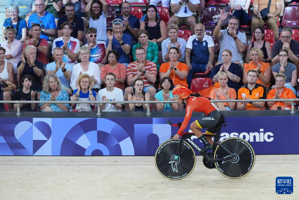 場(chǎng)地自行車(chē)&mdash;&mdash;王小梅獲得女子C1-3級(jí)3000米個(gè)人追逐賽冠軍