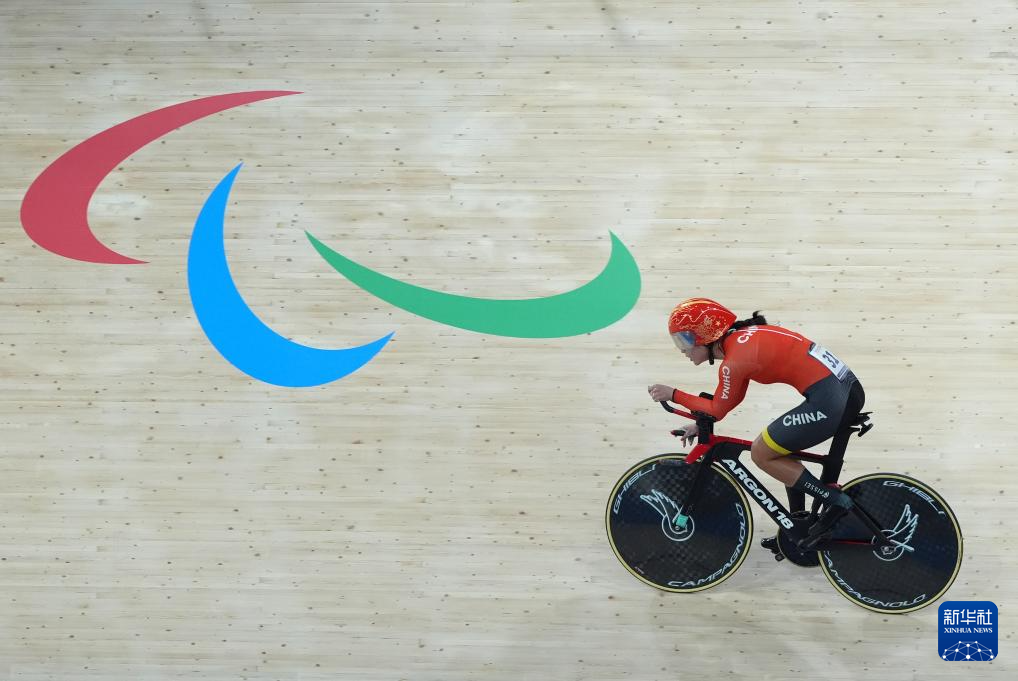 場(chǎng)地自行車(chē)&mdash;&mdash;王小梅獲得女子C1-3級(jí)3000米個(gè)人追逐賽冠軍