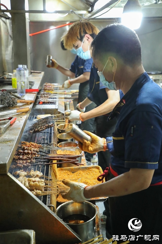 正陽縣：濃濃“煙火氣 ”“點(diǎn)燃”夜經(jīng)濟(jì)