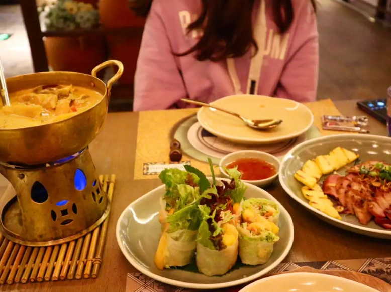 網(wǎng)紅探店，分享消費(fèi)體驗(yàn)還是在打廣告