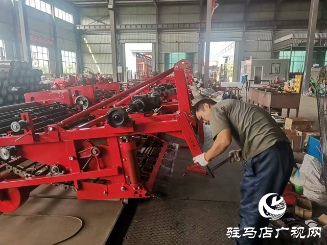 正陽縣：訂單農機生產忙