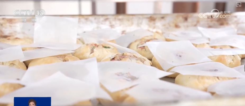 各式月餅忙&ldquo;登場&rdquo; 傳統(tǒng)手工月餅承載鄉(xiāng)愁記憶受青睞